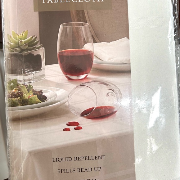 Bardwill Linen White Bead-Up Spill Proof Round 90" Silk Like Tablecloth 6-8 NEW - Picture 5 of 13